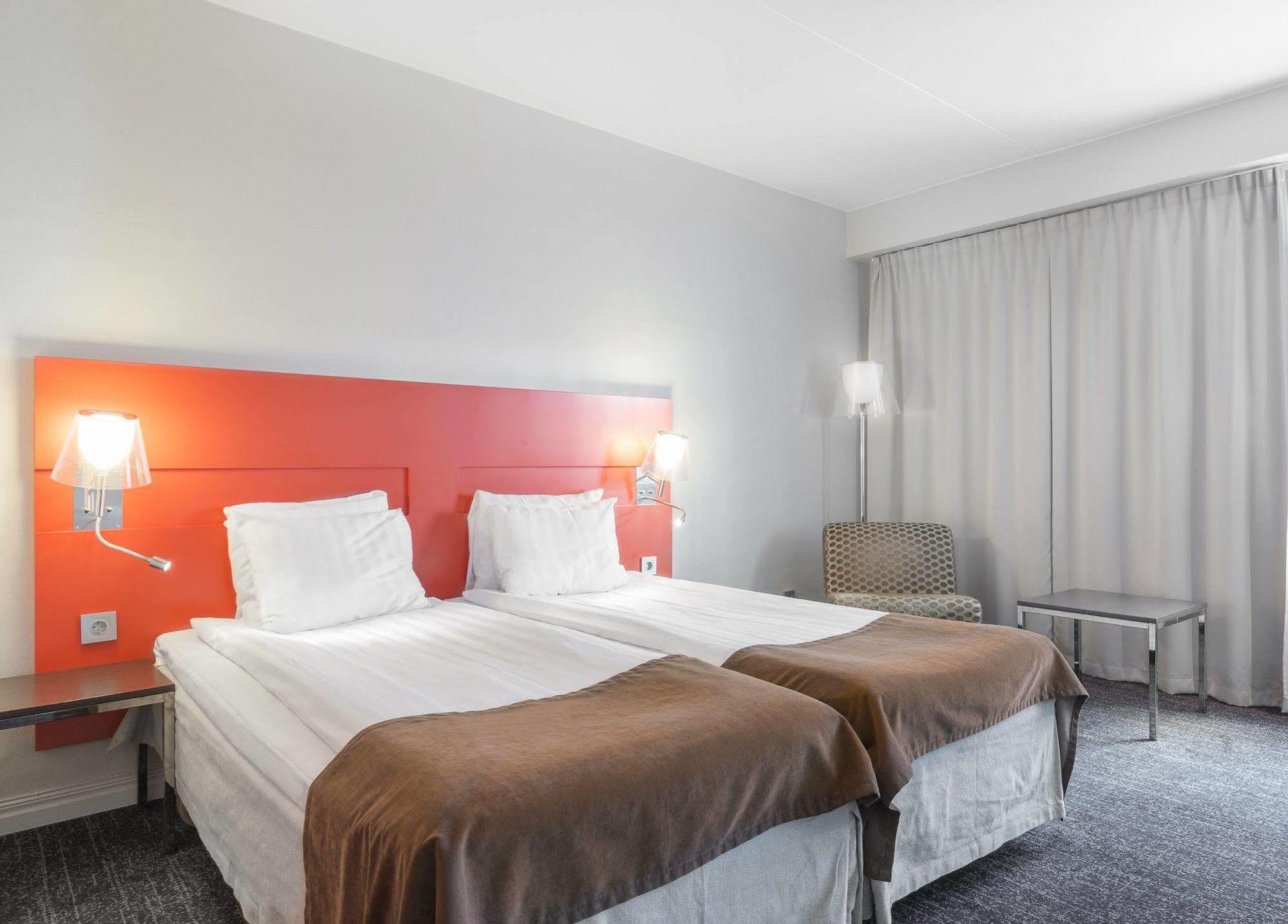 Quality Hotel Нака Екстериор снимка