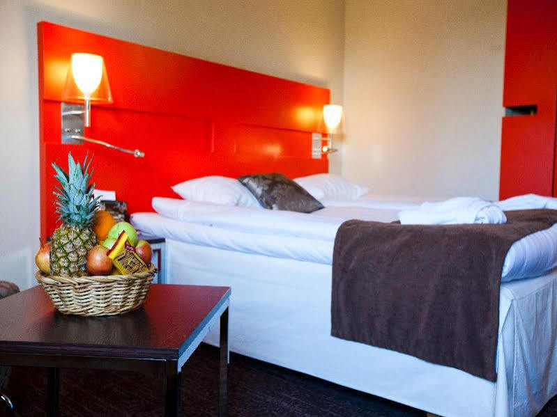 Quality Hotel Нака Екстериор снимка