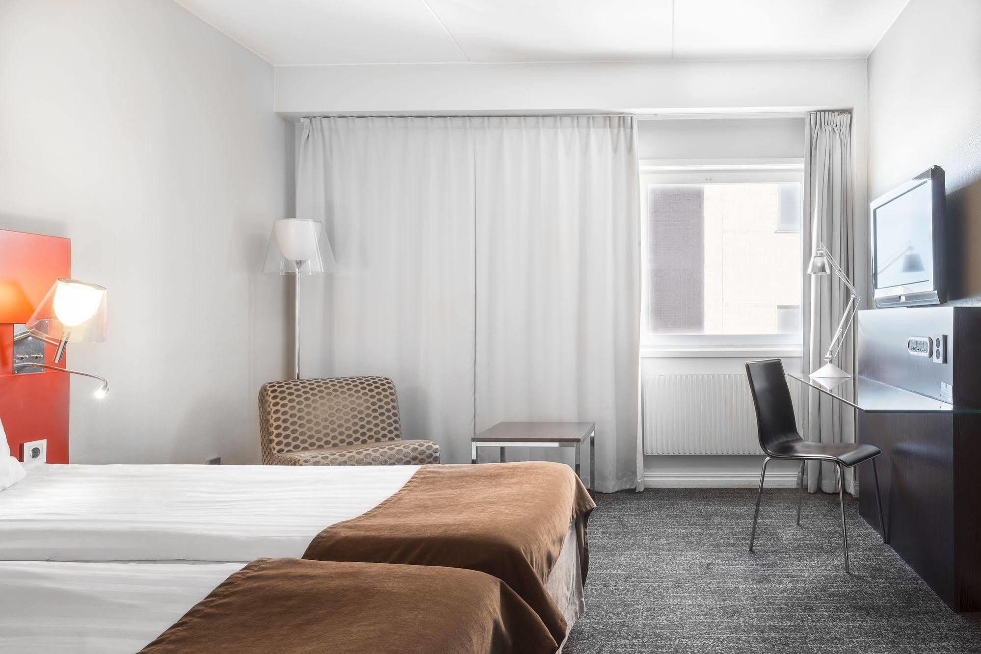Quality Hotel Нака Екстериор снимка